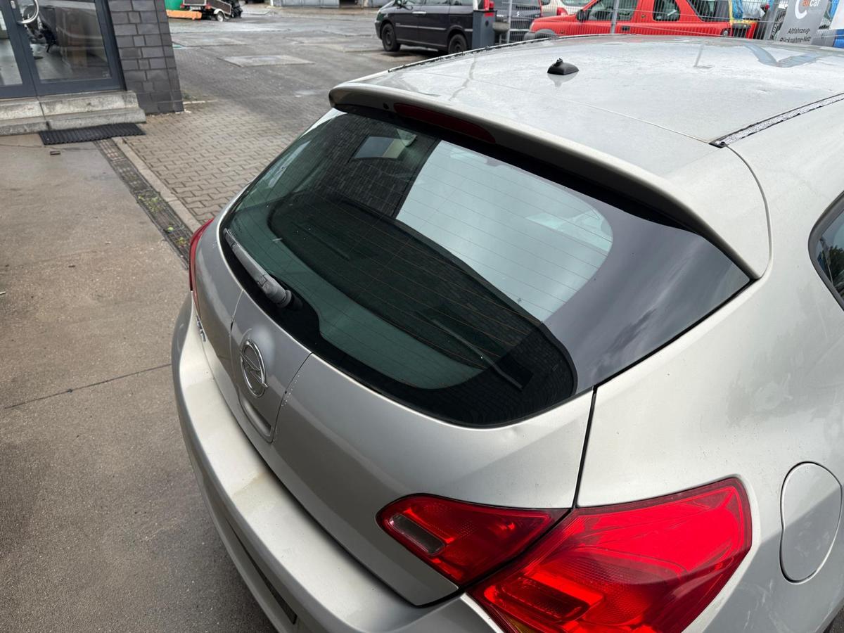 Opel Astra J original Heckklappe mit Scheibe Z167 Pannacotta Rohbau Fließheck BJ09